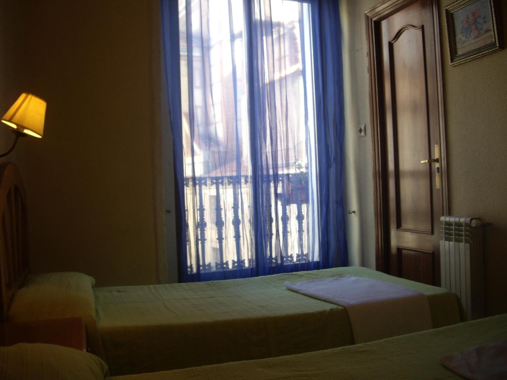 Hostal Pacios Мадрид Екстериор снимка