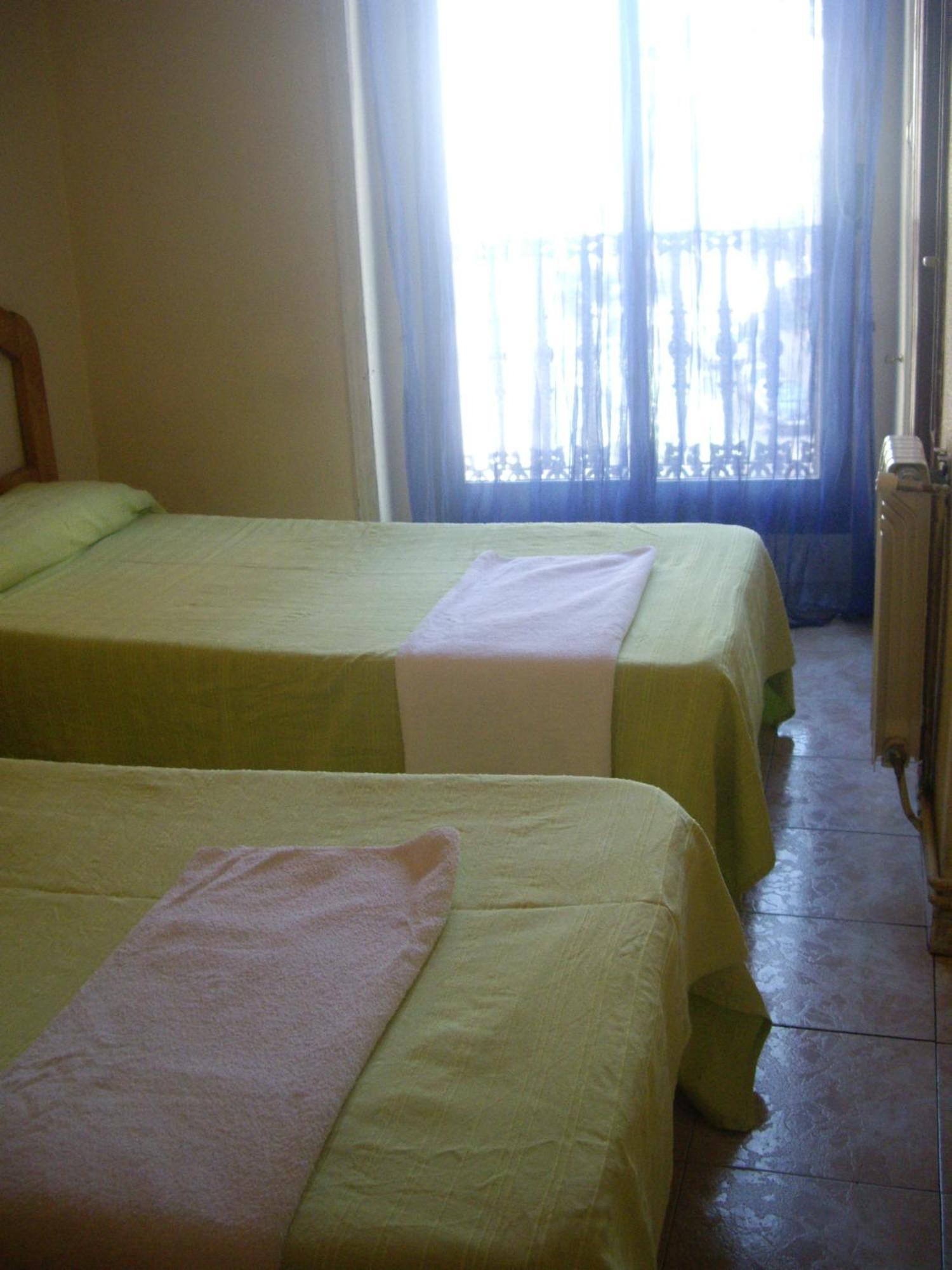 Hostal Pacios Мадрид Екстериор снимка