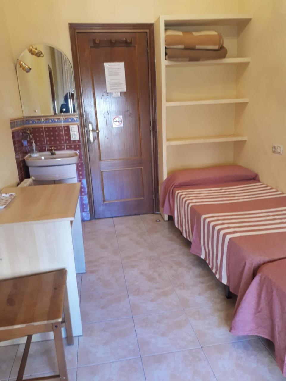 Hostal Pacios Мадрид Екстериор снимка